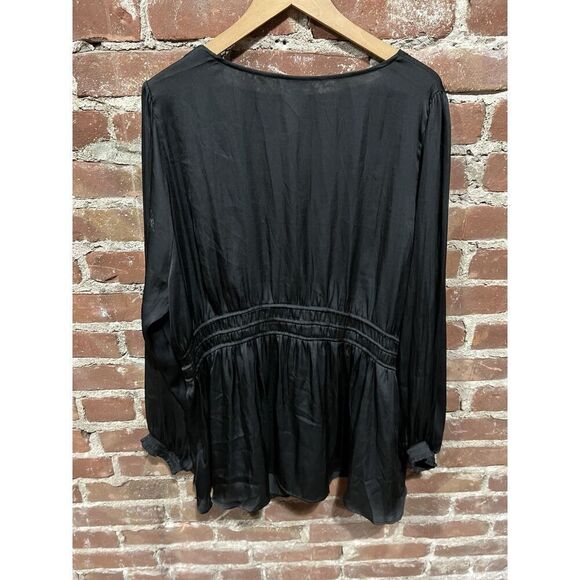 Torrid Black Peplum Satin Smocked Waist top sz 4 4X V Neck Satin Whimsigoth NWT - Picture 3 of 4